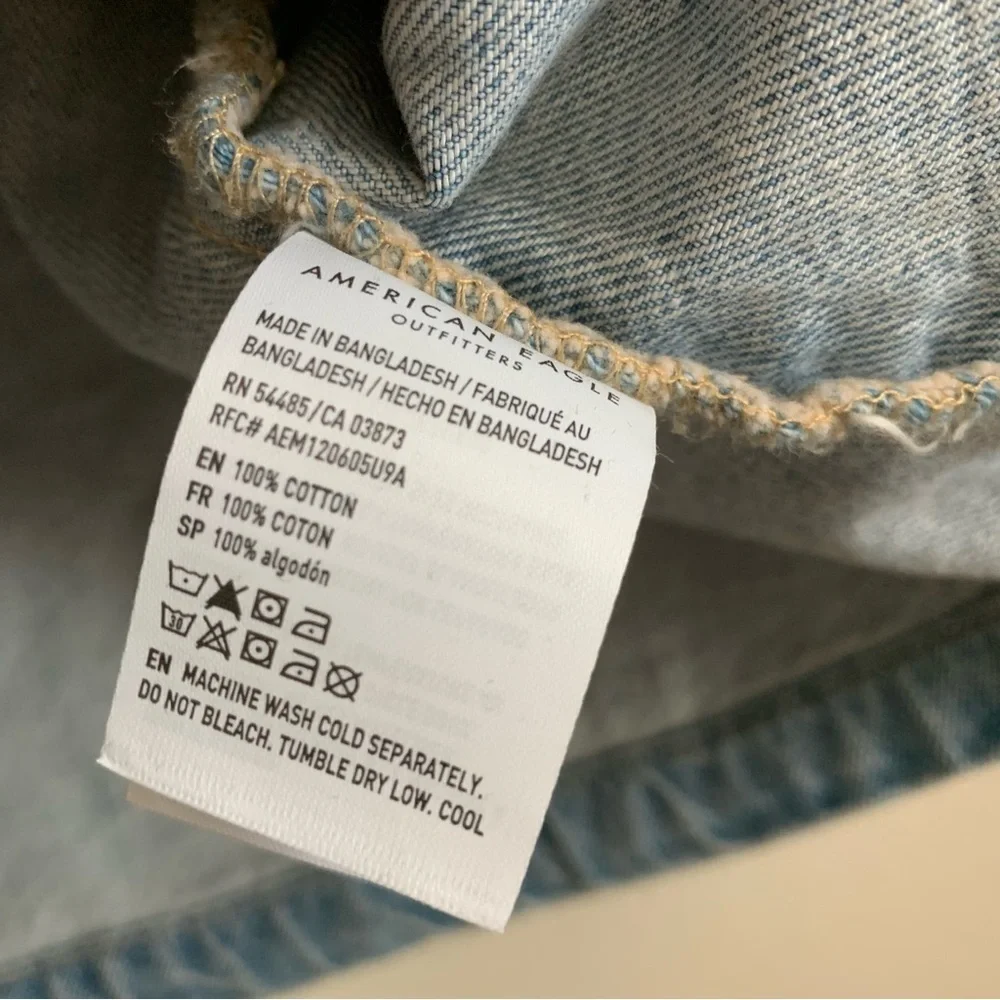 American Eagle women’s blue full zip hooded denim jacket L